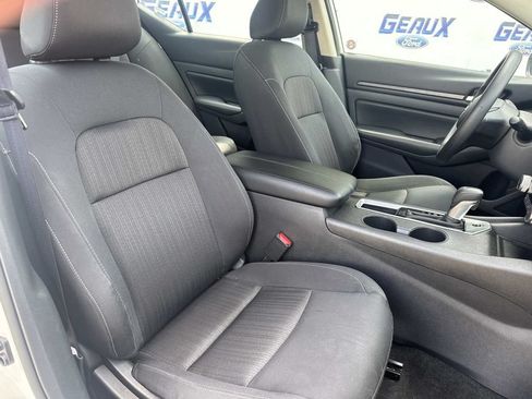 Used 2025 Nissan Altima 2.5 SV FWD image 22