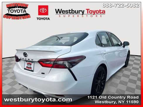Used 2022 Toyota Camry SE w/ Cold Weather Package FWD image 6