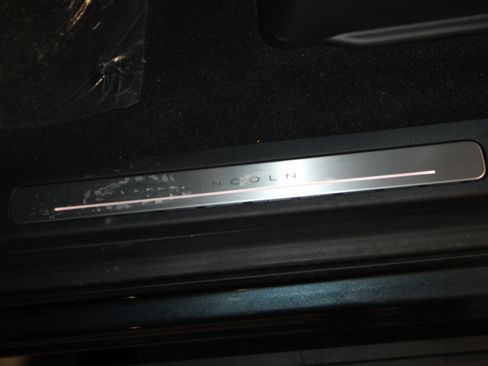 New 2025 Lincoln Navigator Reserve AWD/4WD image 6