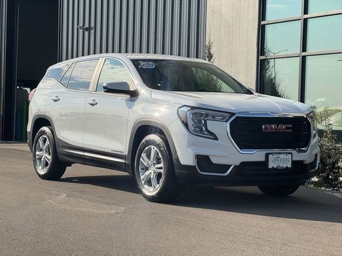 Used 2023 GMC Terrain SLE image 4