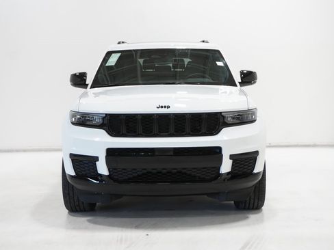 Certified 2024 Jeep Grand Cherokee L Altitude image 3