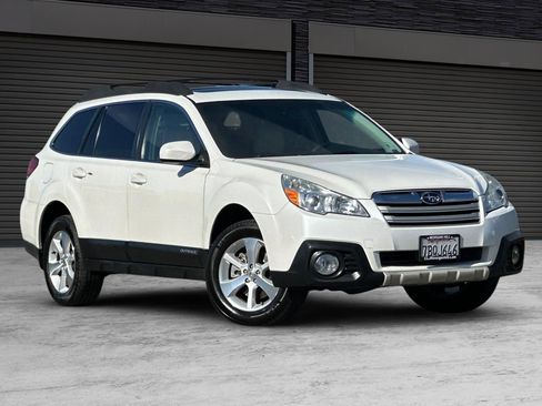 Used 2013 Subaru Outback 3.6R Limited image 2