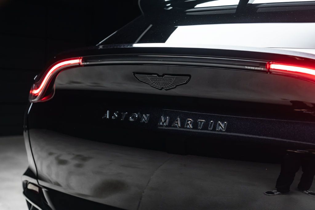Used 2022 Aston Martin DBX AWD/4WD image 14