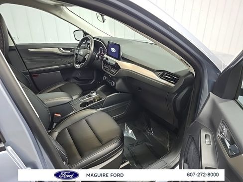 Used 2022 Ford Escape SEL image 18