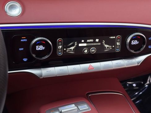 Used 2025 Genesis GV70 3.5T Sport w/ Sport Advanced Package image 18