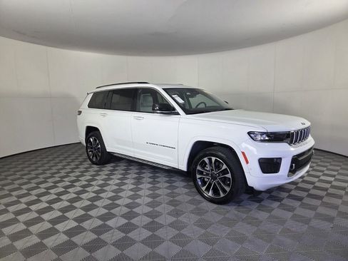 Used 2021 Jeep Grand Cherokee L Overland w/ Advanced Protech Group III AWD/4WD image 2