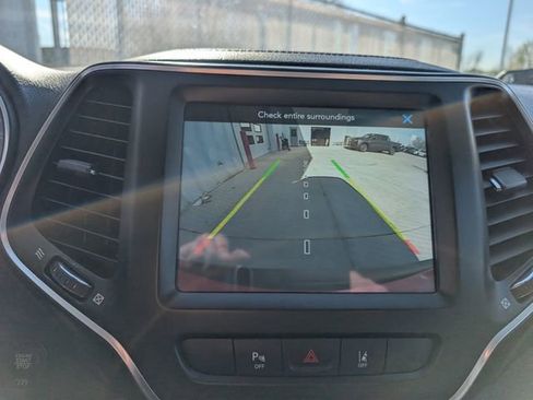 Used 2021 Jeep Cherokee Latitude Lux w/ Comfort/Convenience Group AWD/4WD image 19
