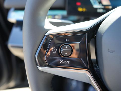 Used 2025 BMW i5 eDrive40i image 19