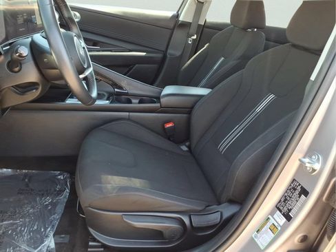 Used 2025 Hyundai Elantra SEL FWD image 22