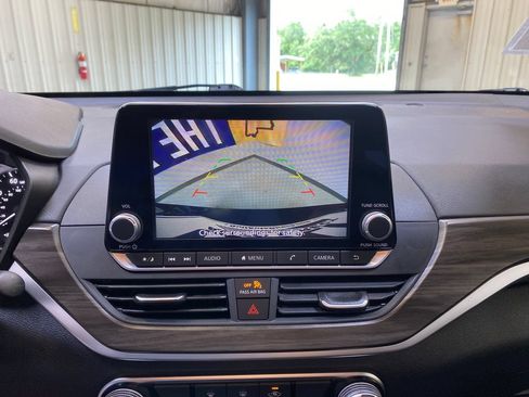 Used 2025 Nissan Altima 2.5 SV FWD image 38