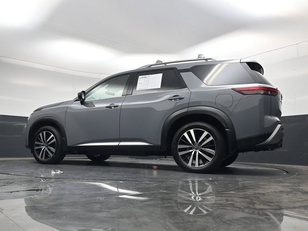 Certified 2025 Nissan Pathfinder Platinum w/ Cargo Package AWD/4WD image 39