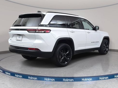 Used 2023 Jeep Grand Cherokee Altitude AWD/4WD image 6