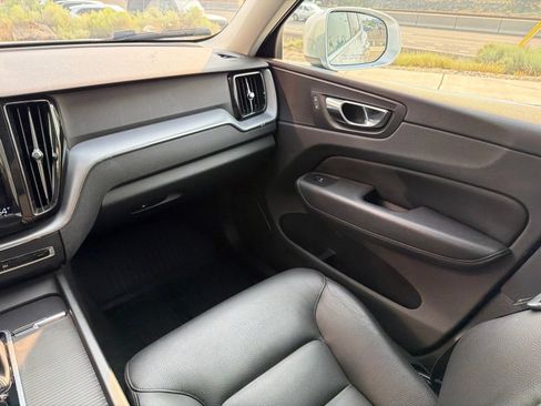 Used 2020 Volvo XC60 T6 Momentum AWD/4WD image 13