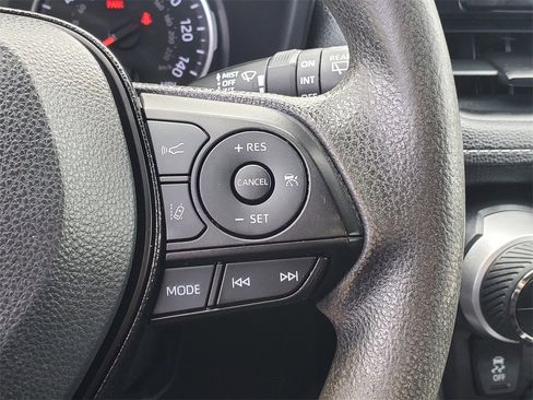 Used 2021 Toyota RAV4 XLE image 17