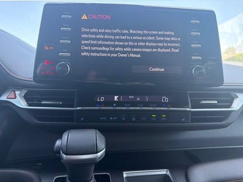 Used 2023 Toyota Sienna XSE AWD/4WD image 6