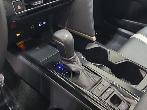 Certified 2025 Toyota Camry SE image 21