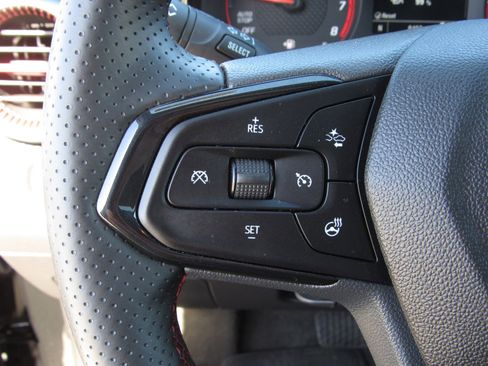 Used 2025 Chevrolet Trax RS w/ Sunroof Package image 24