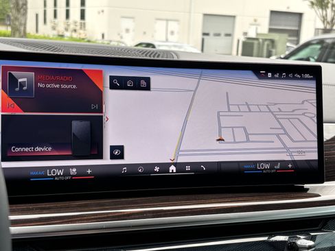 Used 2026 BMW X5 sDrive40i w/ M Sport Package image 27