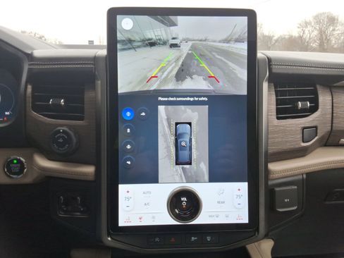 Used 2024 Ford Expedition Limited image 16