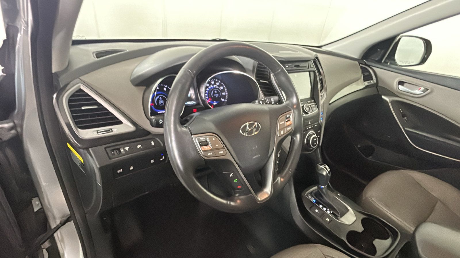 Used 2014 Hyundai Santa Fe Limited FWD image 16
