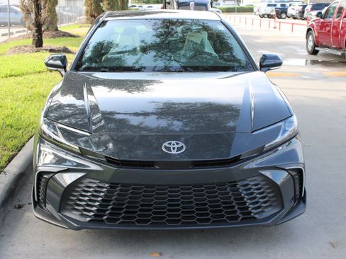 Used 2026 Toyota Camry SE FWD image 4