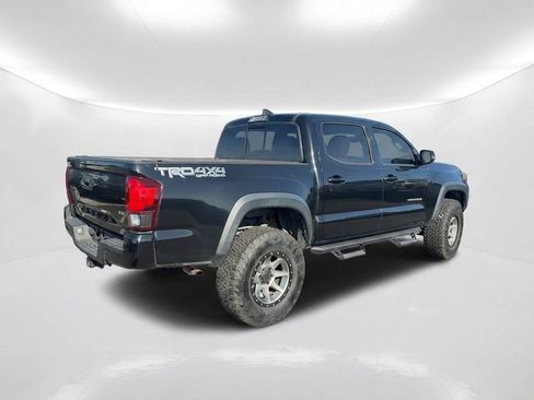 Used 2018 Toyota Tacoma TRD Off-Road w/ Technology Package AWD/4WD image 6