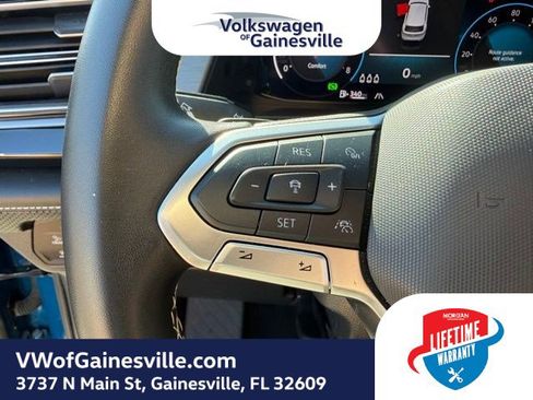 Certified 2025 Volkswagen Atlas Cross Sport SE image 22