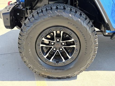 Used 2025 Jeep Wrangler Unlimited Rubicon AWD/4WD image 9