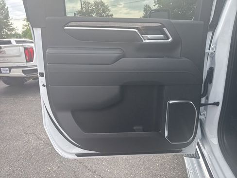 New 2026 GMC Sierra 2500 SLE w/ SLE Value Package; AWD/4WD image 12