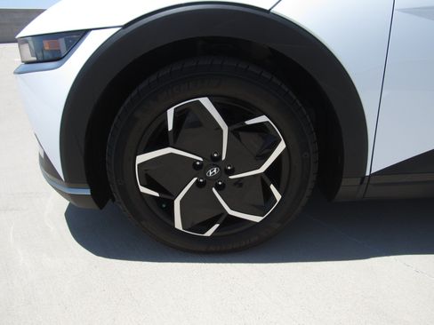 Used 2024 Hyundai Ioniq 5 SEL RWD image 4