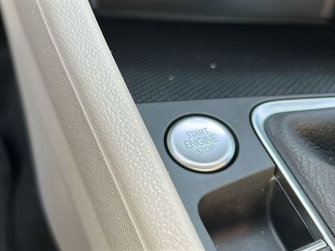 Used 2023 Volkswagen Jetta SE w/ Panoramic Sunroof Package FWD image 20