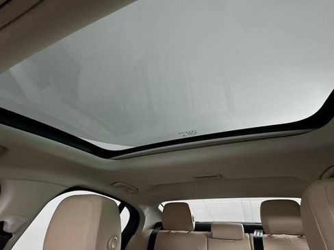 Used 2017 Jaguar XE Premium image 22