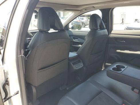 Certified 2023 Nissan Ariya FWD image 10