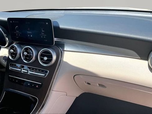 Used 2022 Mercedes-Benz GLC 300 4MATIC image 16