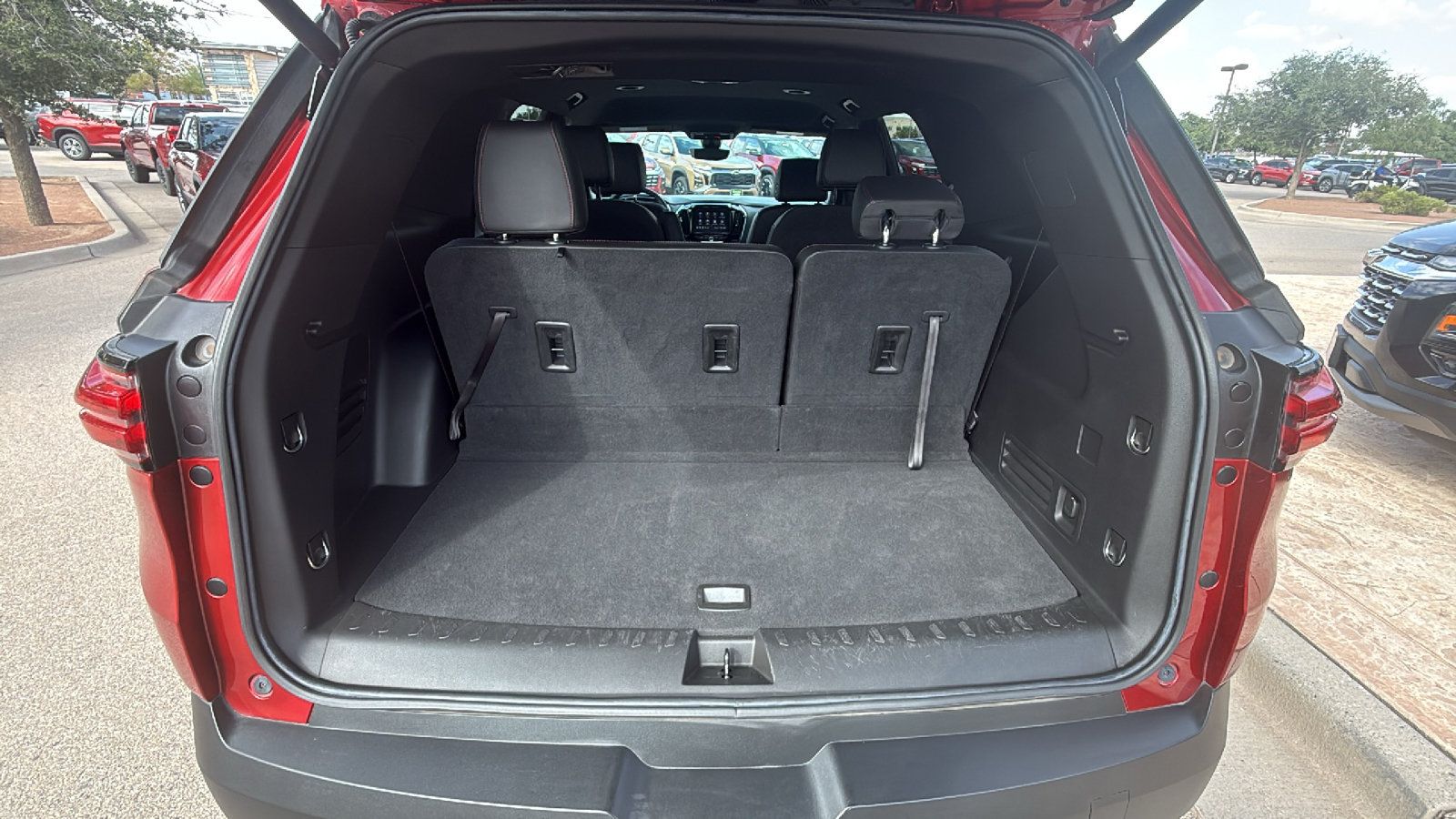 Used 2023 Chevrolet Traverse RS FWD image 7