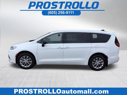 New 2026 Chrysler Pacifica Limited AWD/4WD image 1