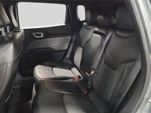 Used 2024 Jeep Compass Latitude image 21