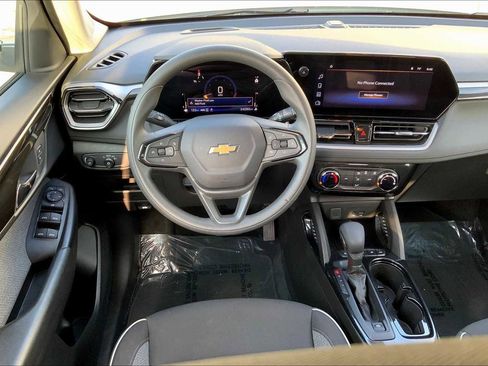 Used 2025 Chevrolet TrailBlazer LT image 5