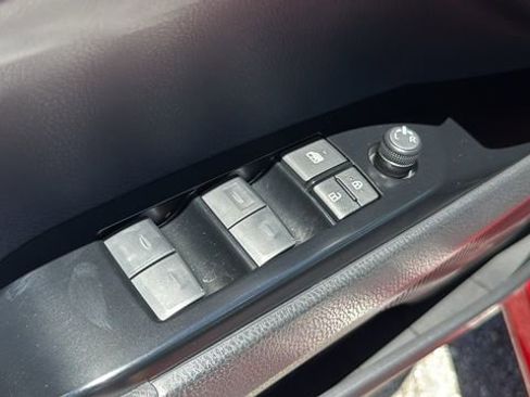 Used 2025 Toyota Camry LE w/ Convenience Package image 20