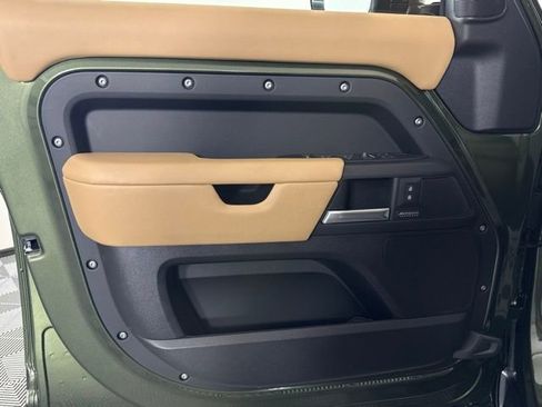 New 2026 Land Rover Defender 110 X-Dynamic SE image 28