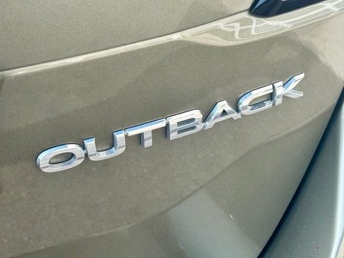 Used 2023 Subaru Outback Premium AWD/4WD image 4