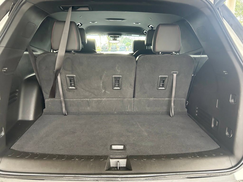 Used 2023 Chevrolet Traverse RS FWD image 35