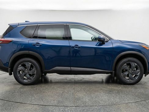 Used 2025 Nissan Rogue SV FWD image 11