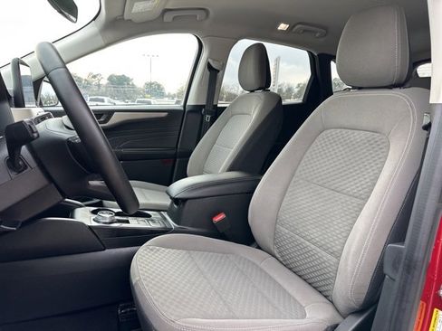 Used 2022 Ford Escape SE w/ SE Sport Appearance Package image 10