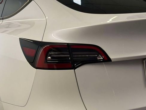 Used 2023 Tesla Model Y Long Range AWD/4WD image 10