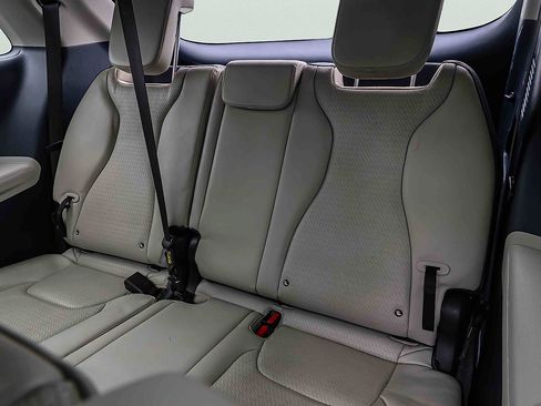 Certified 2025 Kia Carnival SX Prestige FWD image 23