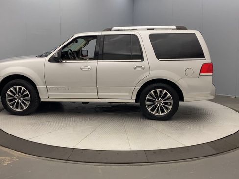 Used 2017 Lincoln Navigator Select AWD/4WD image 2