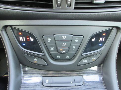 Certified 2018 Buick Envision Essence image 29