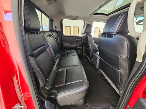 Used 2022 Nissan Frontier SV w/ SV Premium Package RWD image 31