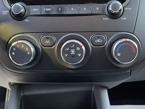 Used 2017 Kia Forte LX image 27